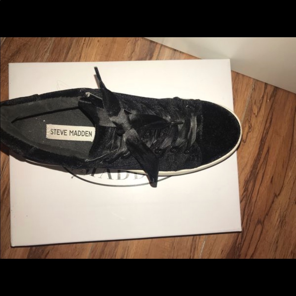Sneakers - Picture 2 of 2